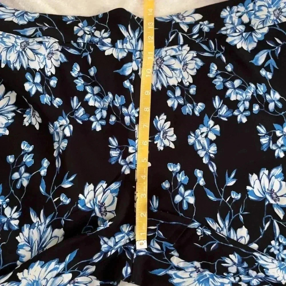 Counterparts Woman pants size 22w with blue flowers - Picture 4 of 7